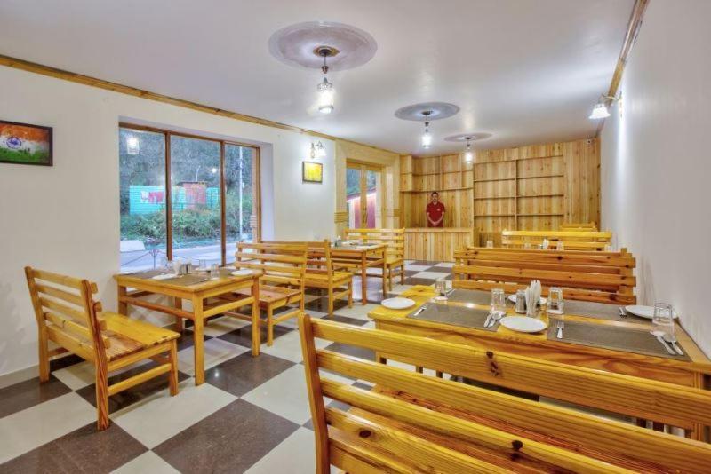 Ayushman Hotels Manāli エクステリア 写真