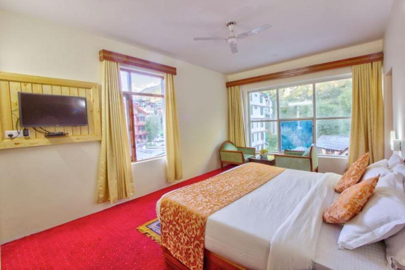Ayushman Hotels Manāli エクステリア 写真