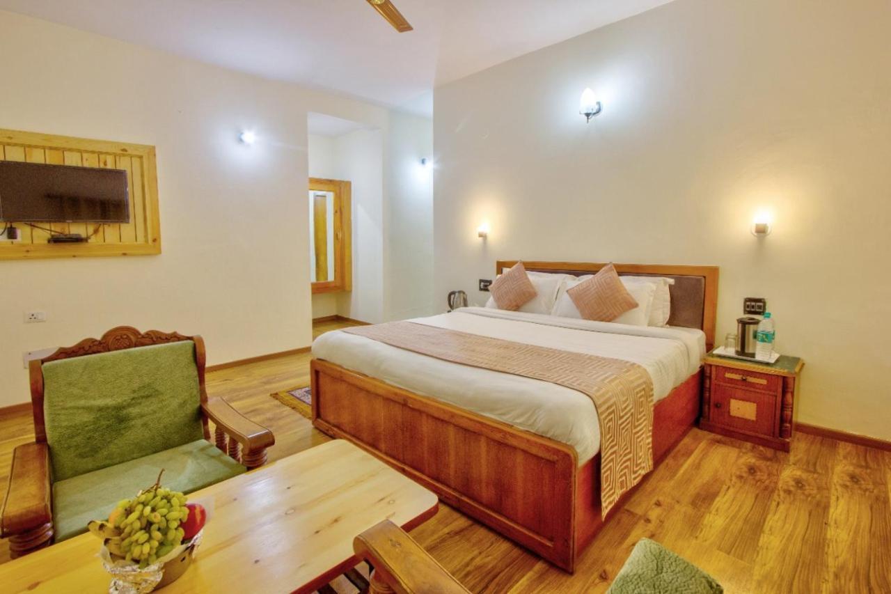 Ayushman Hotels Manāli エクステリア 写真