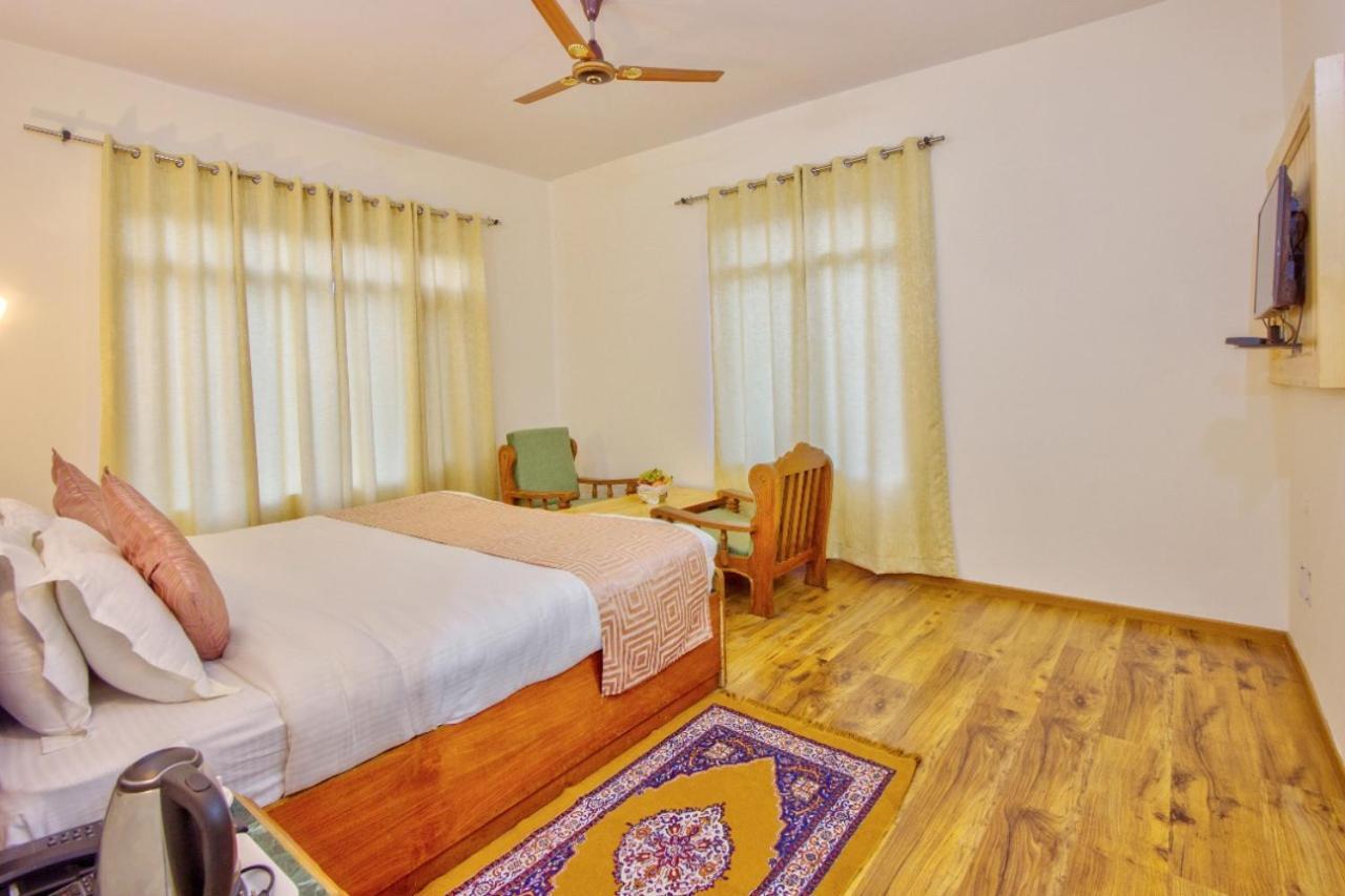 Ayushman Hotels Manāli エクステリア 写真